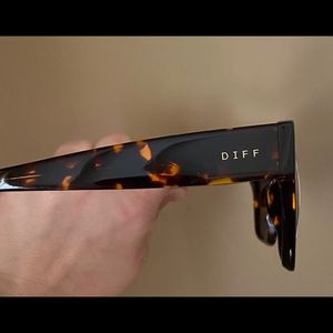 NWOT Bella II DIFF sunglasses